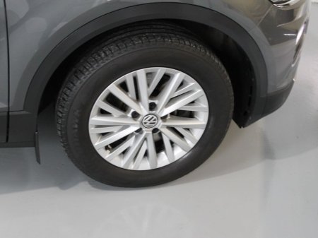 2019 Volkswagen T-Roc Design 1.6tdi M6f115hp 5DR €20,500 thumbnail