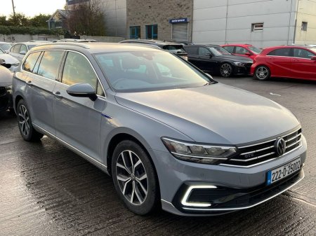 2022 Volkswagen Passat GTE VARIANT 1.4 TSI HYBRID // LEATHER HEATED SEATS // SERVICE HISTORY // DIAMOND CUT ALLOYS €22,900 thumbnail