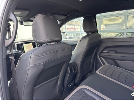 2024 Volkswagen Amarok AVENTURA V6 TDI 4M DC 4MOTION €61,900 thumbnail