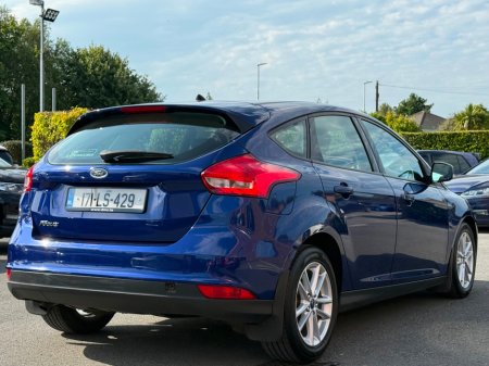 2017 Ford Focus - thumbnail 5