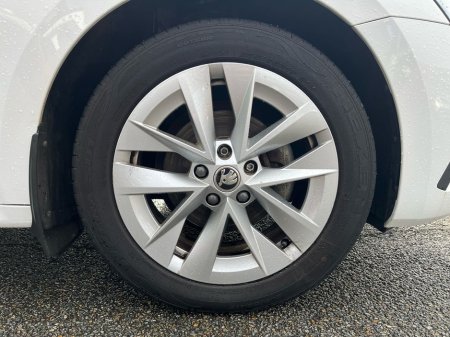 2022 Skoda Octavia - thumbnail 5