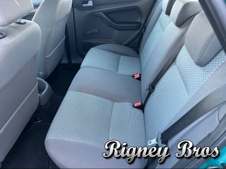 2008 Ford Focus - thumbnail 10