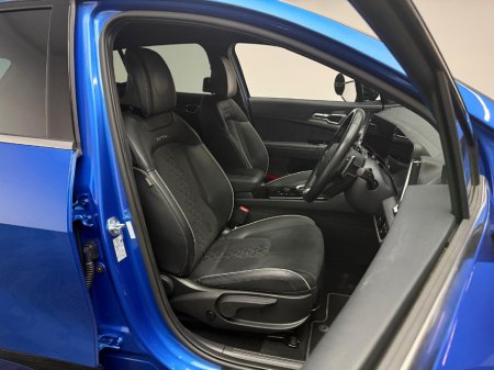2025 Kia Sportage GT-LINE 1.6 PHEV 4X4 €43,990 thumbnail