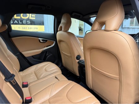 2019 Volvo V40 2.0D D3 MOMENTUM ED 5DR €13,950 thumbnail
