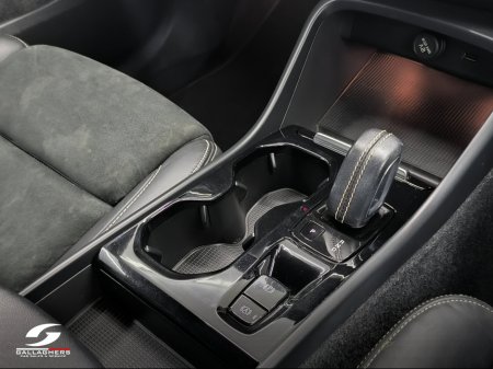 2022 Volvo XC40 (221) R-DESIGN T4 RECHARGE AUTO €33,995 thumbnail