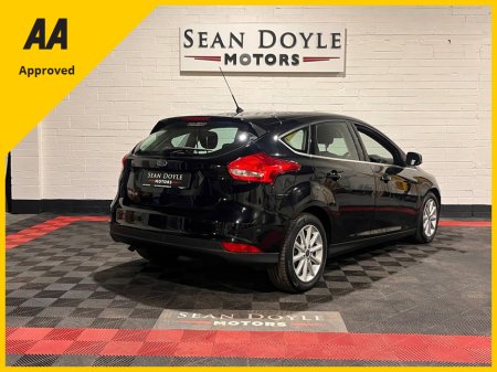 2016 Ford Focus - thumbnail 6