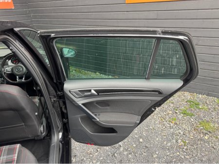 2014 Volkswagen Golf - thumbnail 16