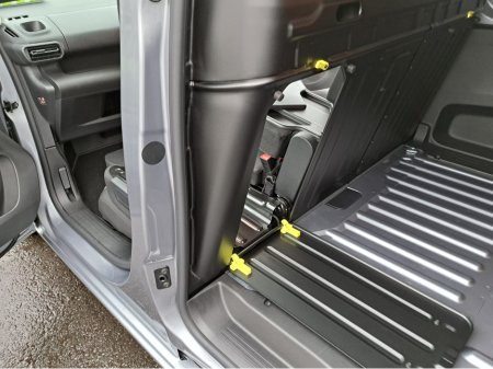 2026 Opel Combo KOMFORT  L1H1 1.5TD 100BHP  **LED HEADLIGTS** €21,098 thumbnail