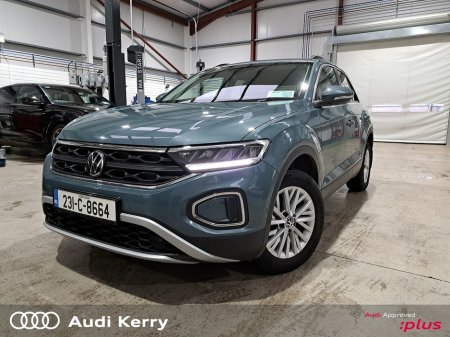 2023 Volkswagen T-Roc LIFE 2.0 TDI 116HP WITH HEATED SEATS AND REAR CAMERA €31,900 thumbnail