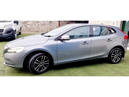 2017 Volvo V40 2.0TD D2 MOMENTUM ED 5DR LOW KM NEW NCT 07.27 €12,999