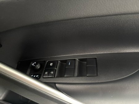 2024 Toyota Corolla Cross - thumbnail 16