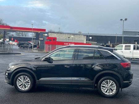 2019 Volkswagen T-Roc 1.0 TSI 115bhp Design €18,495 thumbnail