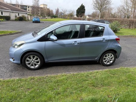 2012 Toyota Yaris - view 4