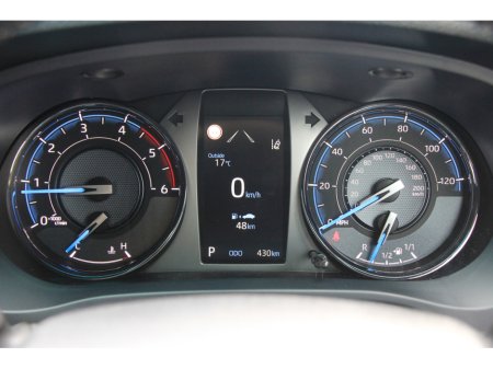 2025 Toyota Hilux Invincible X * Roll cover and bars inc €66,358