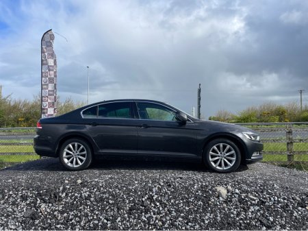 2018 Volkswagen Passat - photo 2