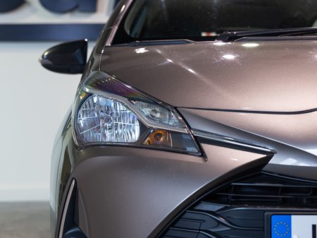 2018 Toyota Yaris - thumbnail 8