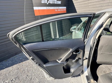 2009 Toyota Avensis - thumbnail 16