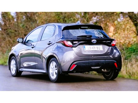2023 Toyota Yaris 1.5 HYBRID LUNA 4DR AUTO €23,500 thumbnail