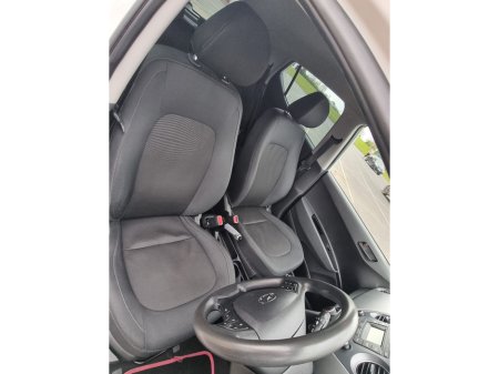 2017 Hyundai i10 - thumbnail 12