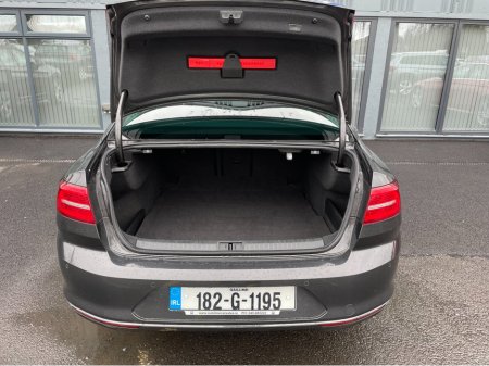 2018 Volkswagen Passat - thumbnail 5