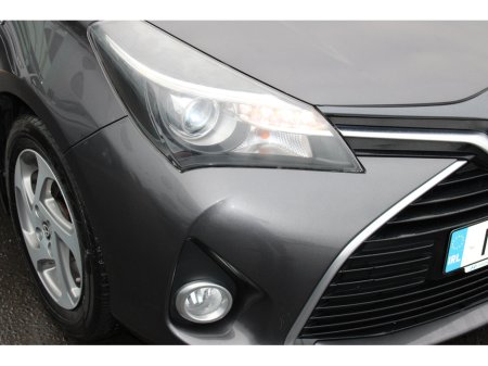 2017 Toyota Yaris Hybrid Luxury €14,950 thumbnail