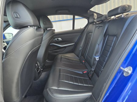 2021 BMW 3 Series - thumbnail 18