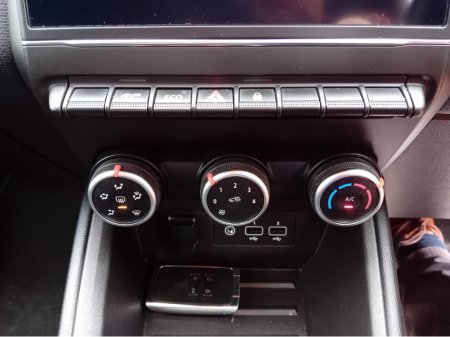 2021 Renault Clio - thumbnail 23