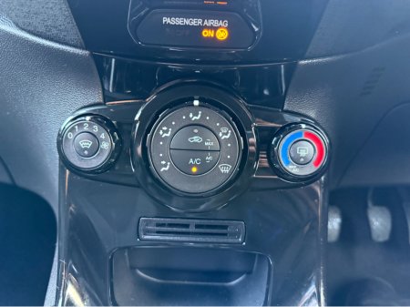 2015 Ford Fiesta - thumbnail 16