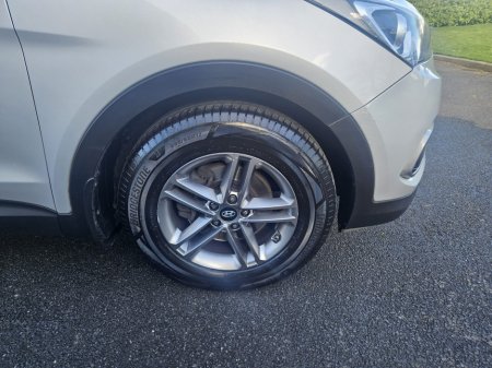 2017 Hyundai Santa Fe - thumbnail 13