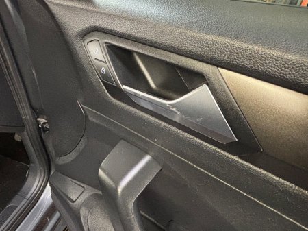 2019 Volkswagen T-Roc 1.6 TDI 115bhp Design €19,950 thumbnail