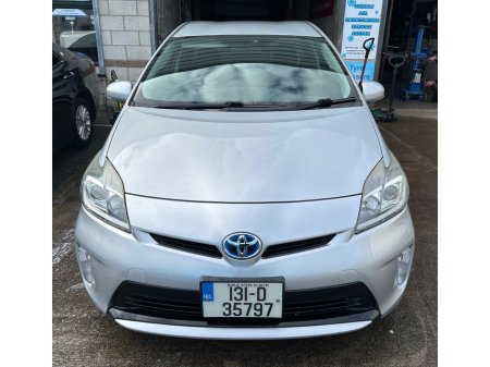 2013 Toyota Prius - thumbnail 3