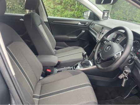 2018 Volkswagen T-Roc DESIGN 1.0 TSI MANUAL 6SPEED FWD 115HP 5DR thumbnail