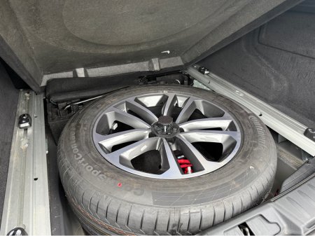 2016 Jaguar F-Pace 2.0 D AWD R-SPORT AUTO 5DR €15,950 thumbnail