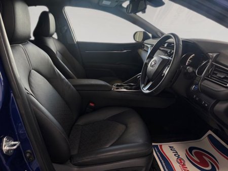 2020 Toyota Camry - thumbnail 11