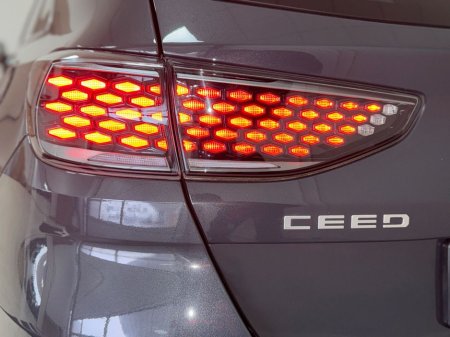 2025 Kia Ceed - thumbnail 10