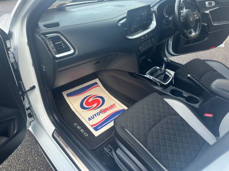 2020 Kia Ceed  €12,154 thumbnail
