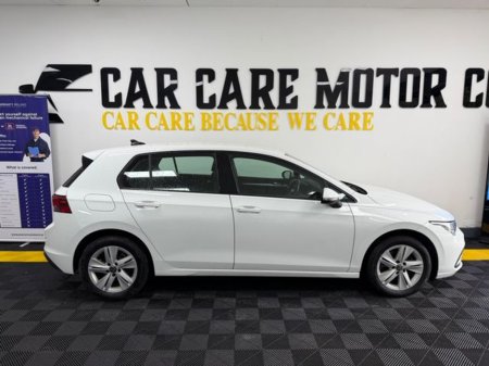 2023 Volkswagen Golf Life 1.0 TSI Mhev 110HP 5 €26,777