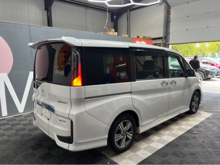 2021 Honda Stepwagon - photo 2