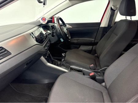 2018 Volkswagen Polo - view 4