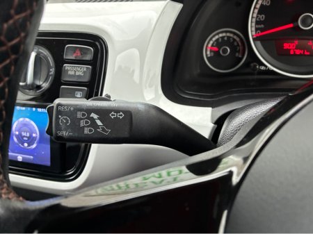 2016 Volkswagen up! 1.0i Petrol Jeans Up Automatic €10,750 thumbnail