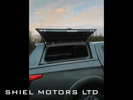 2020 Mitsubishi L200 CREW CAB PICK UP 4X4 MANUAL €25,750 thumbnail