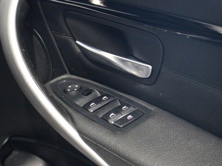 2018 BMW 3 Series - thumbnail 23