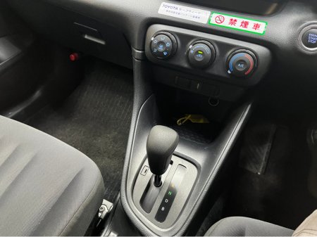 2020 Toyota Yaris - thumbnail 14