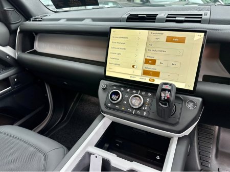 2026 Land Rover Defender Borosco Grey /  X-DYNAMIC SE €119,950 thumbnail