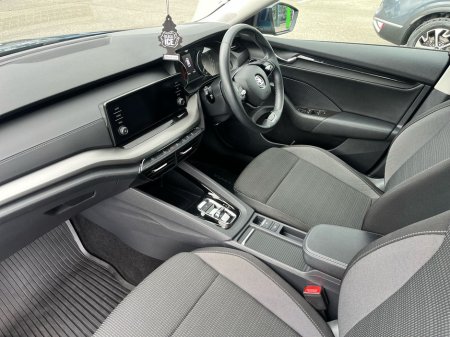 2023 Skoda Octavia COMBI AMBITION 1.0TSI 110HP DSG €26,995 thumbnail