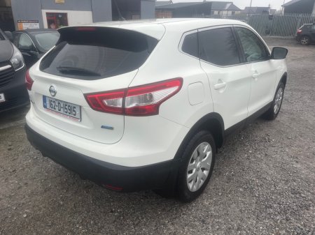 2016 Nissan Qashqai - view 4