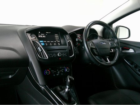 2017 Ford Focus - thumbnail 15