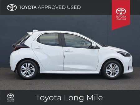 2023 Toyota Yaris 1.5 Hybrid Luna 5dr €23,449 thumbnail