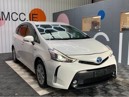 2016 Toyota Prius 1.8 HYBRID 7 SEATER / 58k KMs / Electric Seats, Reverse Camera & More