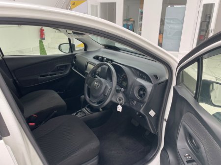 2018 Toyota Yaris - thumbnail 9